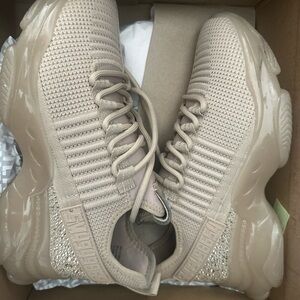 Steve Madden Beige Sneakers